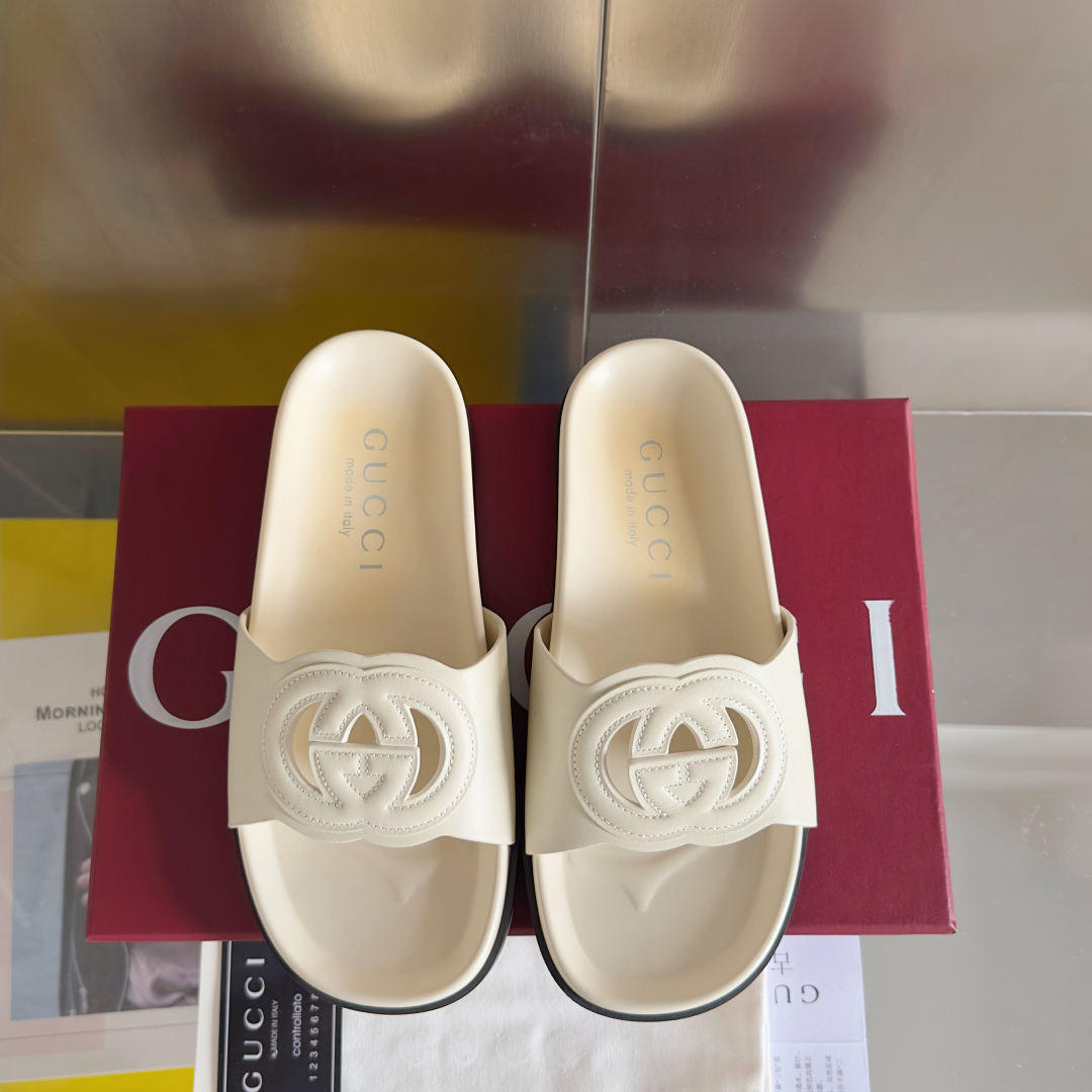 顶级版本：女款
Gucci古驰 G家 夏季最新 双G 厚底 凉鞋 拖鞋
原版购入开发 做货 这款凉鞋以G