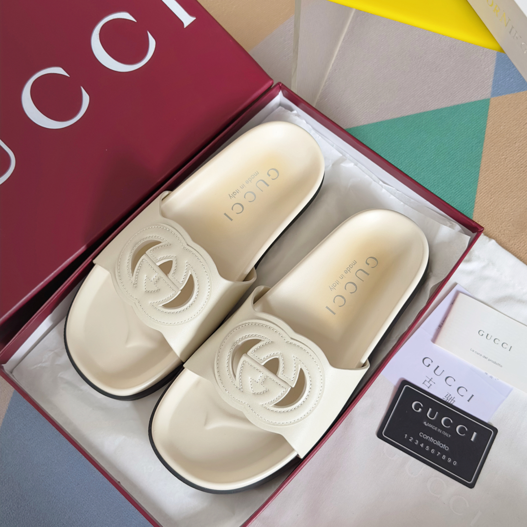 顶级版本：女款
Gucci古驰 G家 夏季最新 双G 厚底 凉鞋 拖鞋
原版购入开发 做货 这款凉鞋以G