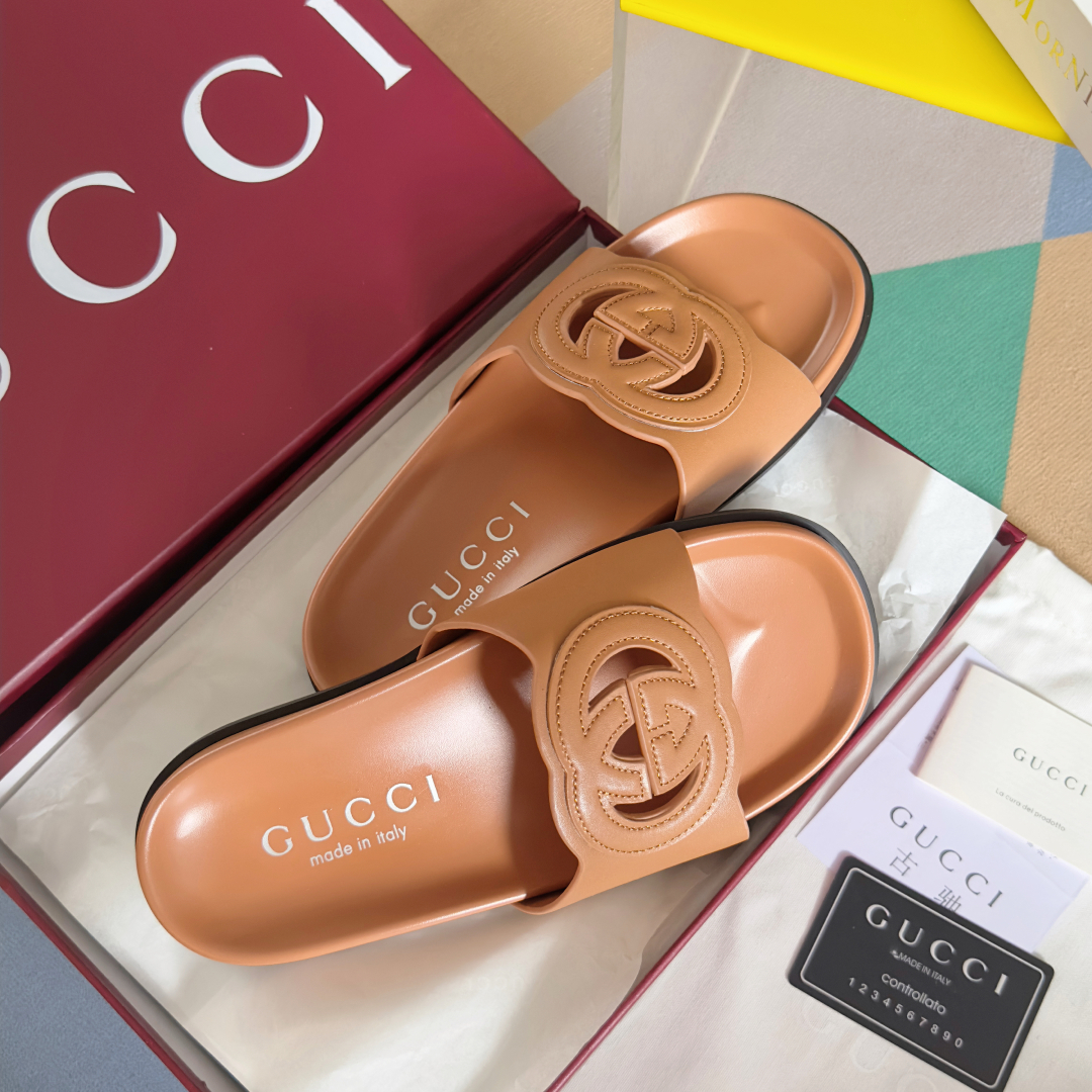 顶级版本：女款
Gucci古驰 G家 夏季最新 双G 厚底 凉鞋 拖鞋
原版购入开发 做货 这款凉鞋以G