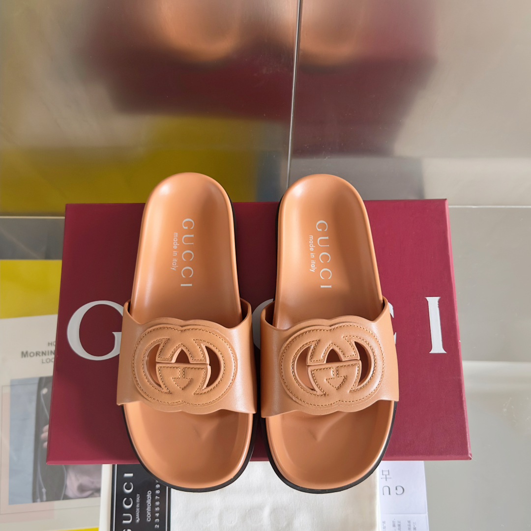 顶级版本：女款
Gucci古驰 G家 夏季最新 双G 厚底 凉鞋 拖鞋
原版购入开发 做货 这款凉鞋以G