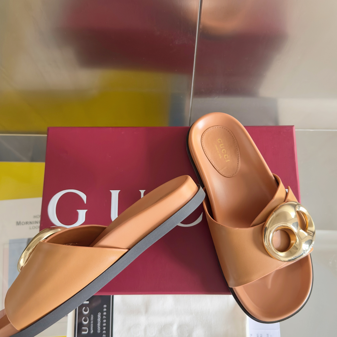 顶级版本：女款
Gucci古驰 G家 夏季最新 双G 厚底 凉鞋 拖鞋
原版购入开发 做货 这款凉鞋以G