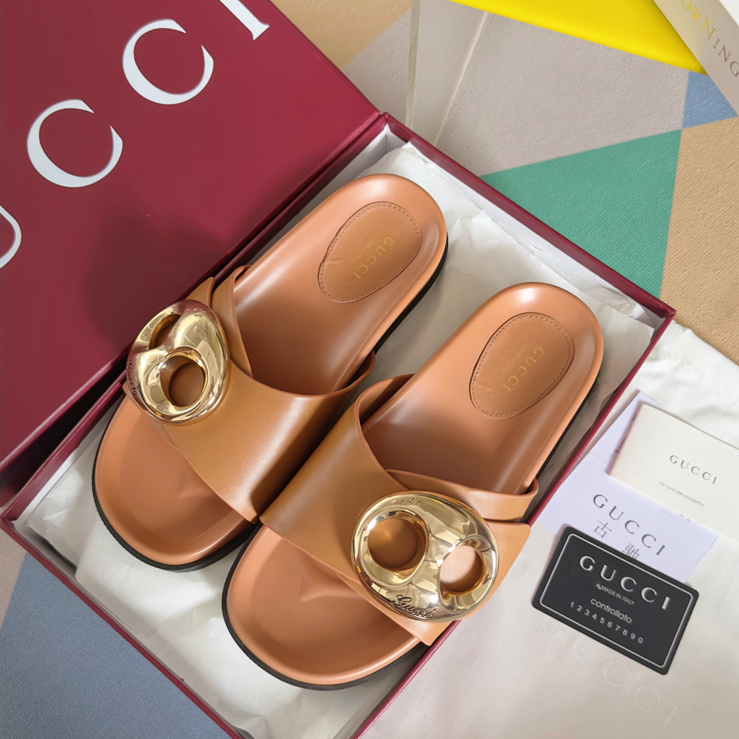 顶级版本：女款
Gucci古驰 G家 夏季最新 双G 厚底 凉鞋 拖鞋
原版购入开发 做货 这款凉鞋以G