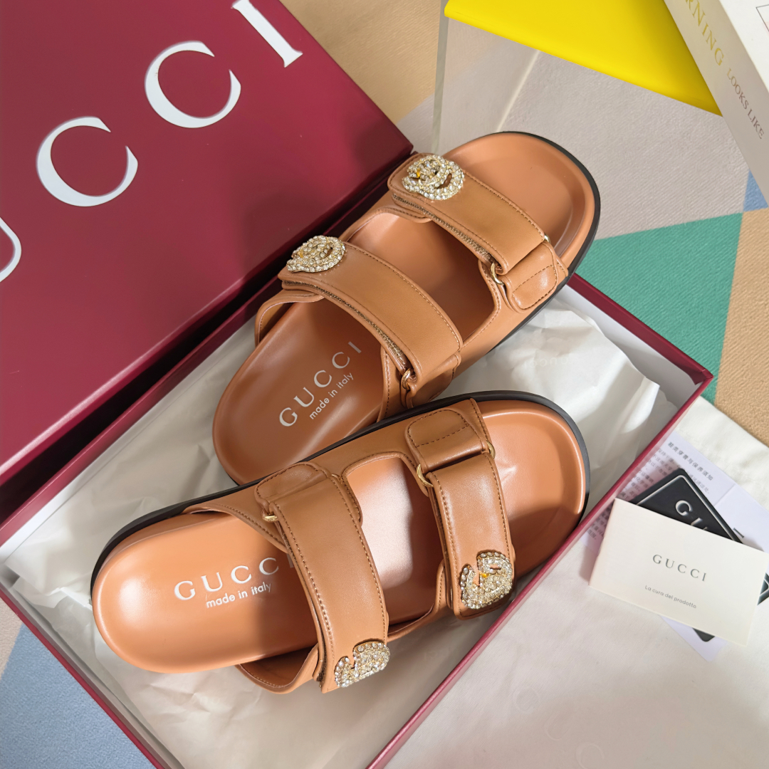 顶级版本：女款
Gucci古驰 G家 夏季最新 双G 厚底 凉鞋 拖鞋
原版购入开发 做货 这款凉鞋以G