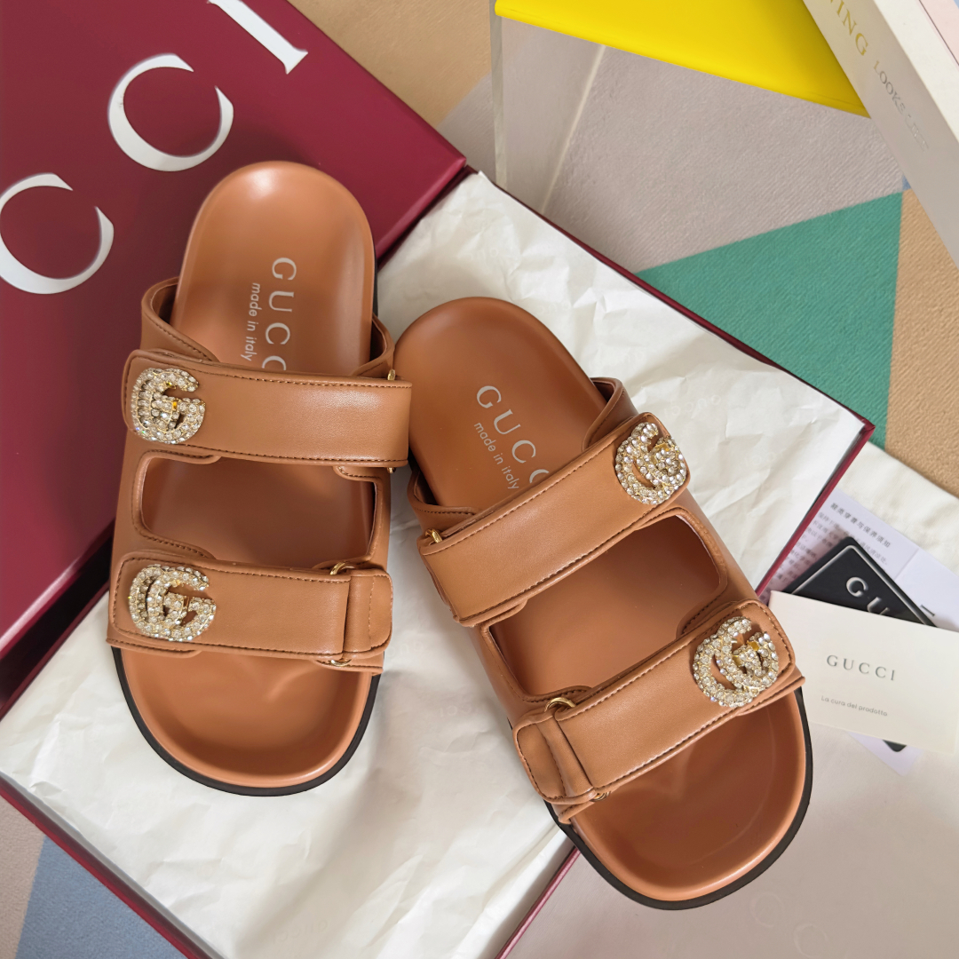 顶级版本：女款
Gucci古驰 G家 夏季最新 双G 厚底 凉鞋 拖鞋
原版购入开发 做货 这款凉鞋以G