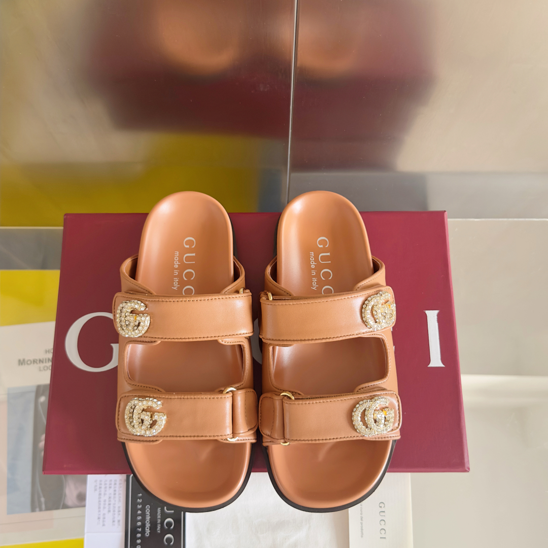 顶级版本：女款
Gucci古驰 G家 夏季最新 双G 厚底 凉鞋 拖鞋
原版购入开发 做货 这款凉鞋以G