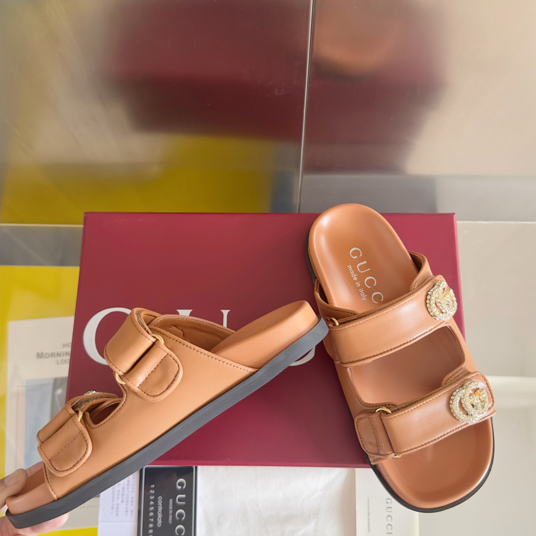 顶级版本：女款
Gucci古驰 G家 夏季最新 双G 厚底 凉鞋 拖鞋
原版购入开发 做货 这款凉鞋以G
