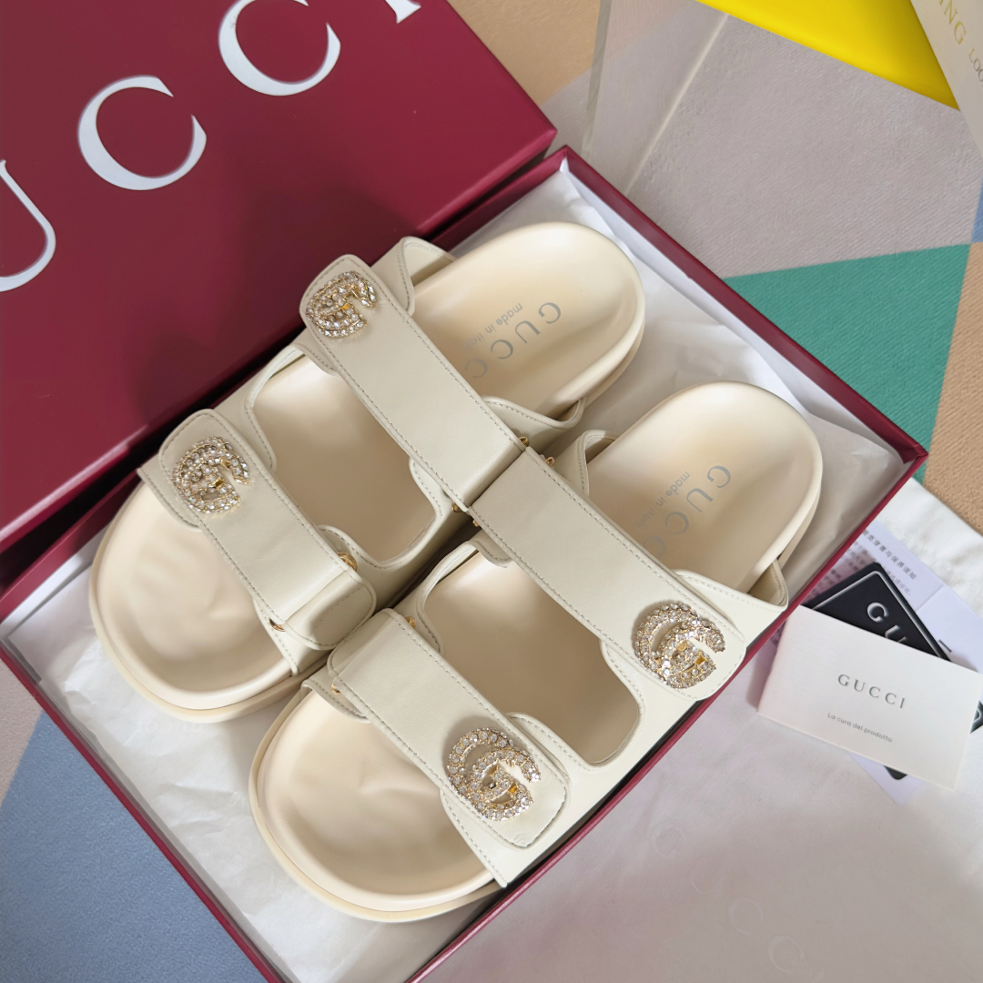 顶级版本：女款
Gucci古驰 G家 夏季最新 双G 厚底 凉鞋 拖鞋
原版购入开发 做货 这款凉鞋以G