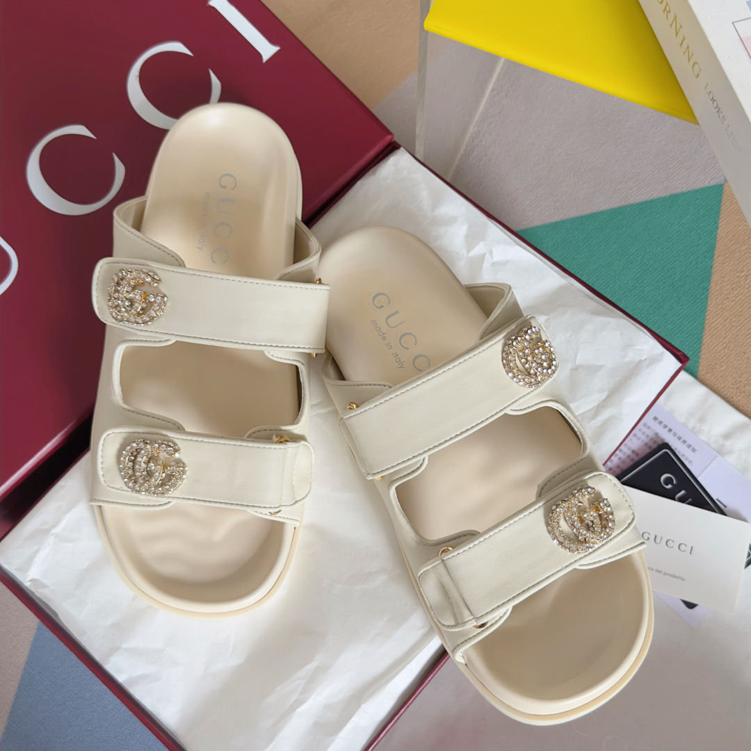 顶级版本：女款
Gucci古驰 G家 夏季最新 双G 厚底 凉鞋 拖鞋
原版购入开发 做货 这款凉鞋以G