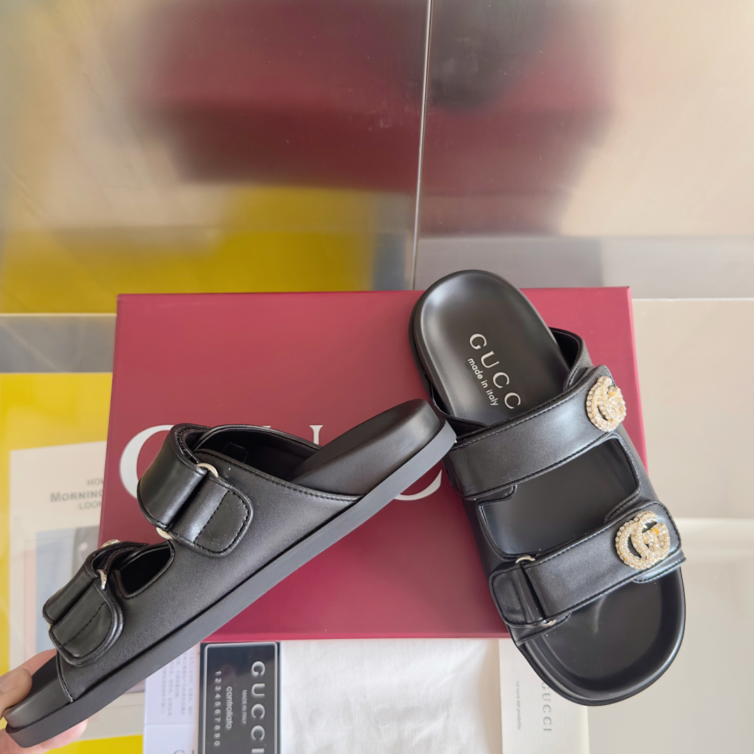 顶级版本：女款
Gucci古驰 G家 夏季最新 双G 厚底 凉鞋 拖鞋
原版购入开发 做货 这款凉鞋以G