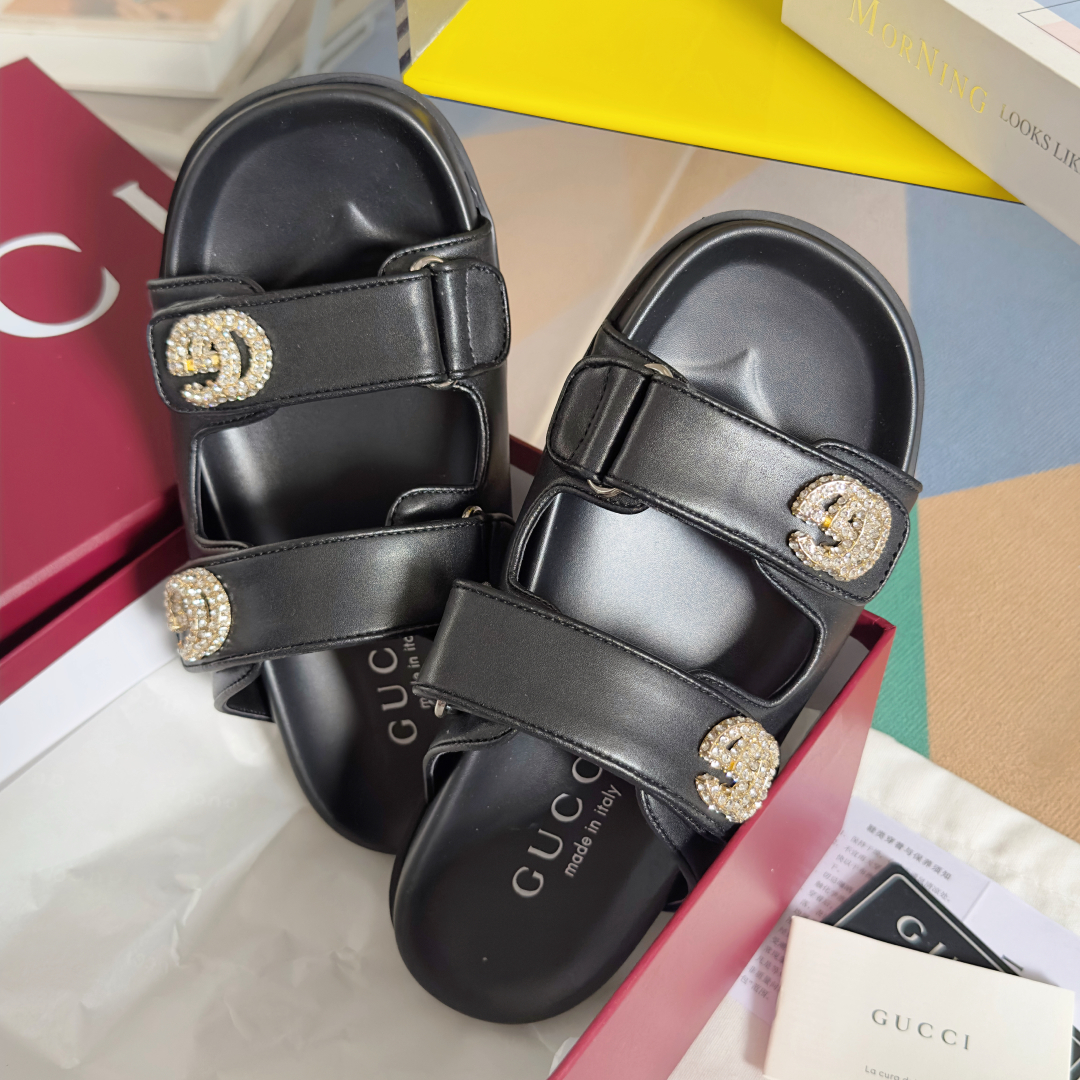 顶级版本：女款
Gucci古驰 G家 夏季最新 双G 厚底 凉鞋 拖鞋
原版购入开发 做货 这款凉鞋以G