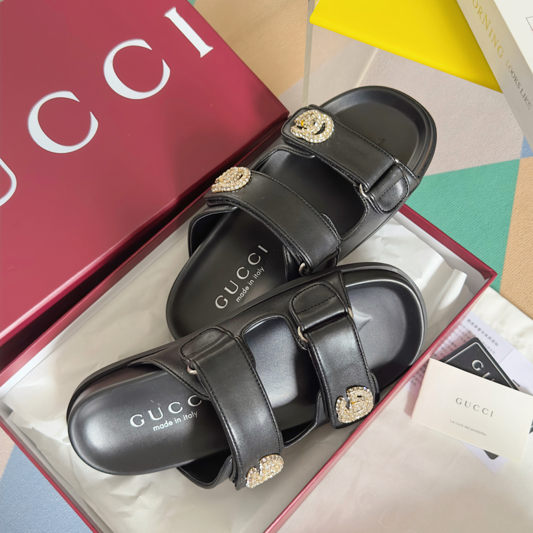 顶级版本：女款
Gucci古驰 G家 夏季最新 双G 厚底 凉鞋 拖鞋
原版购入开发 做货 这款凉鞋以G