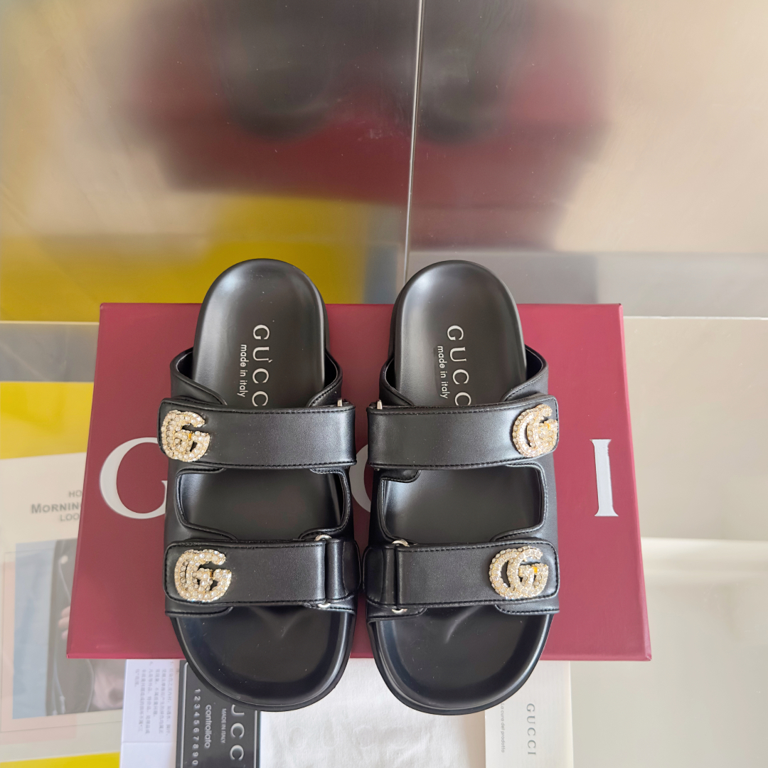 顶级版本：女款
Gucci古驰 G家 夏季最新 双G 厚底 凉鞋 拖鞋
原版购入开发 做货 这款凉鞋以G