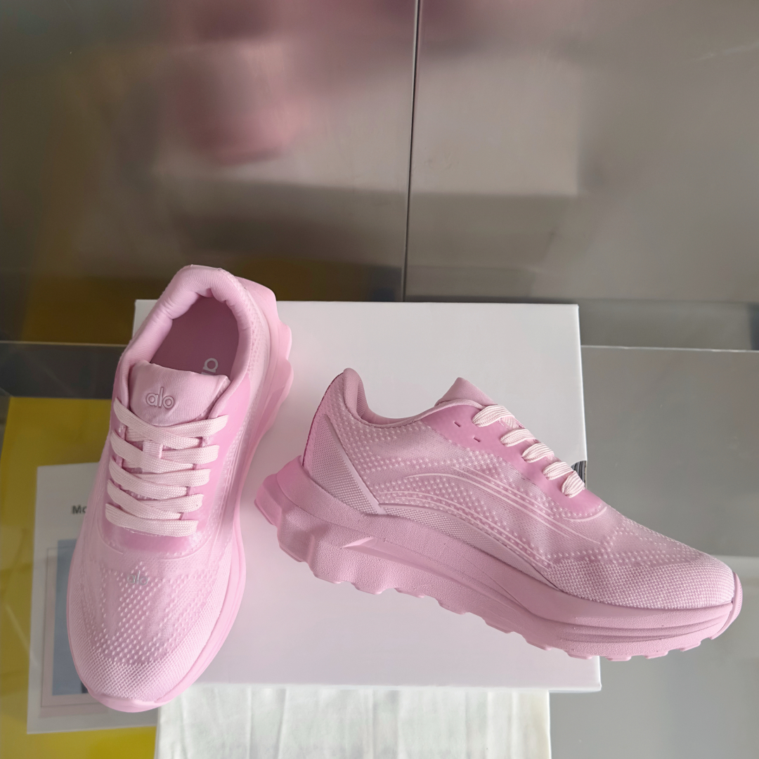 顶级版本：女款
Alo Runner 系列 情侣款 网面 休闲 运动鞋 慢跑鞋
原版购入开发 做货 Al
