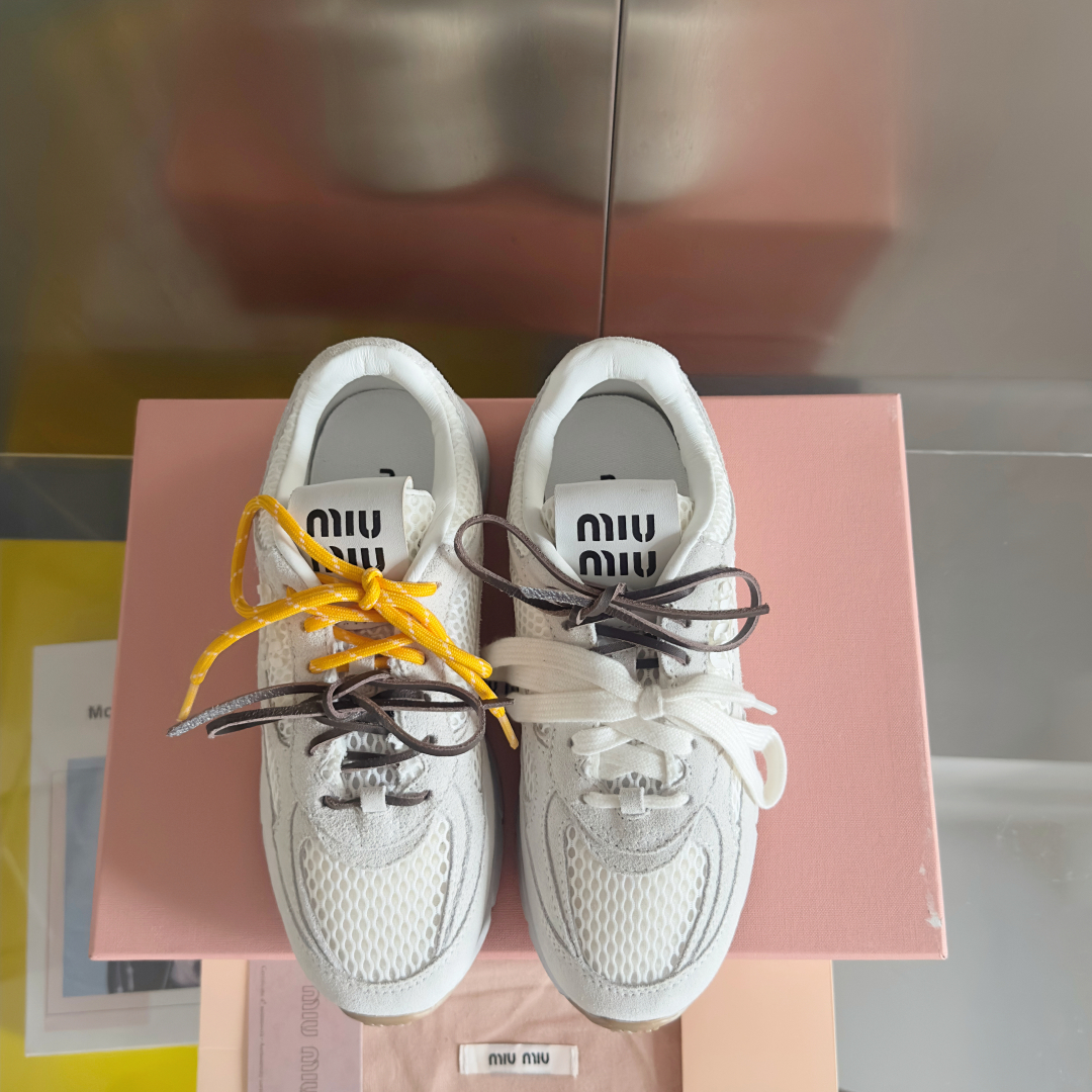顶级版本：情侣款
MiuMiu缪缪 最新 复古 做旧 情侣款 休闲 运动鞋
原版购入开发 做货 这款运动