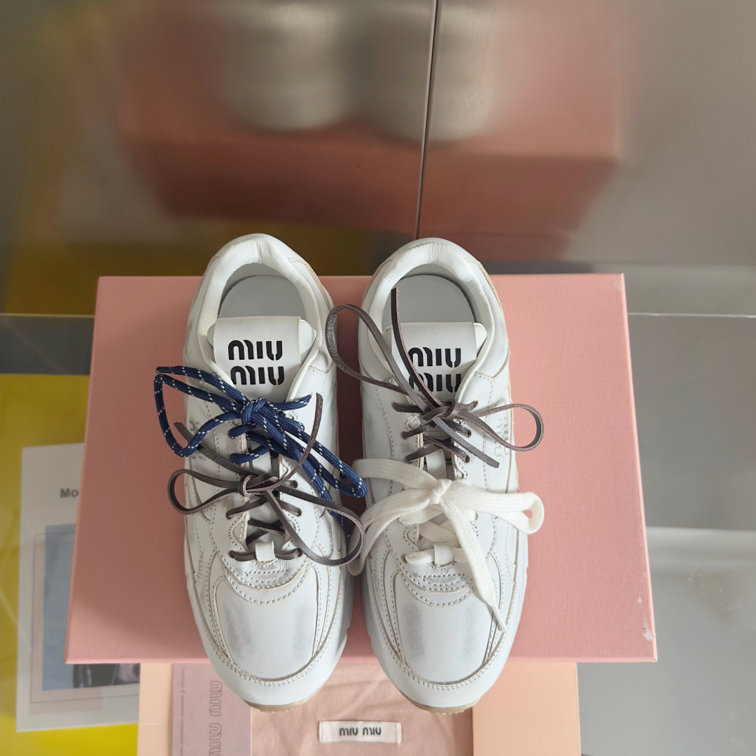 顶级版本：情侣款
MiuMiu缪缪 最新 复古 做旧 情侣款 休闲 运动鞋
原版购入开发 做货 这款运动