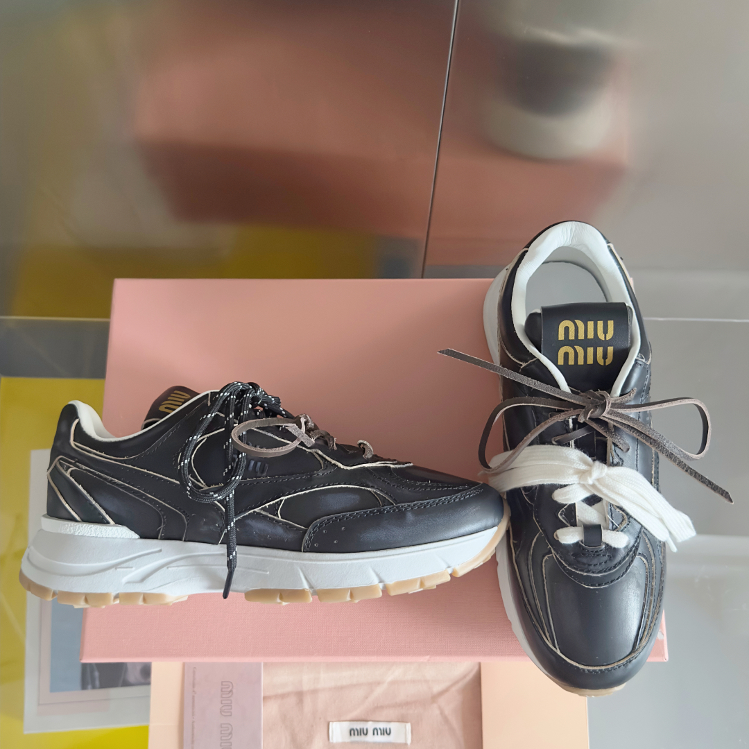 顶级版本：情侣款
MiuMiu缪缪 最新 复古 做旧 情侣款 休闲 运动鞋
原版购入开发 做货 这款运动