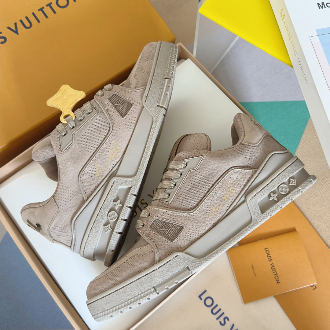顶级版本:男款
LV TARINE路易威登 驴牌 L家 情侣款 休闲 运动鞋 滑板鞋
原版购入开发 做货