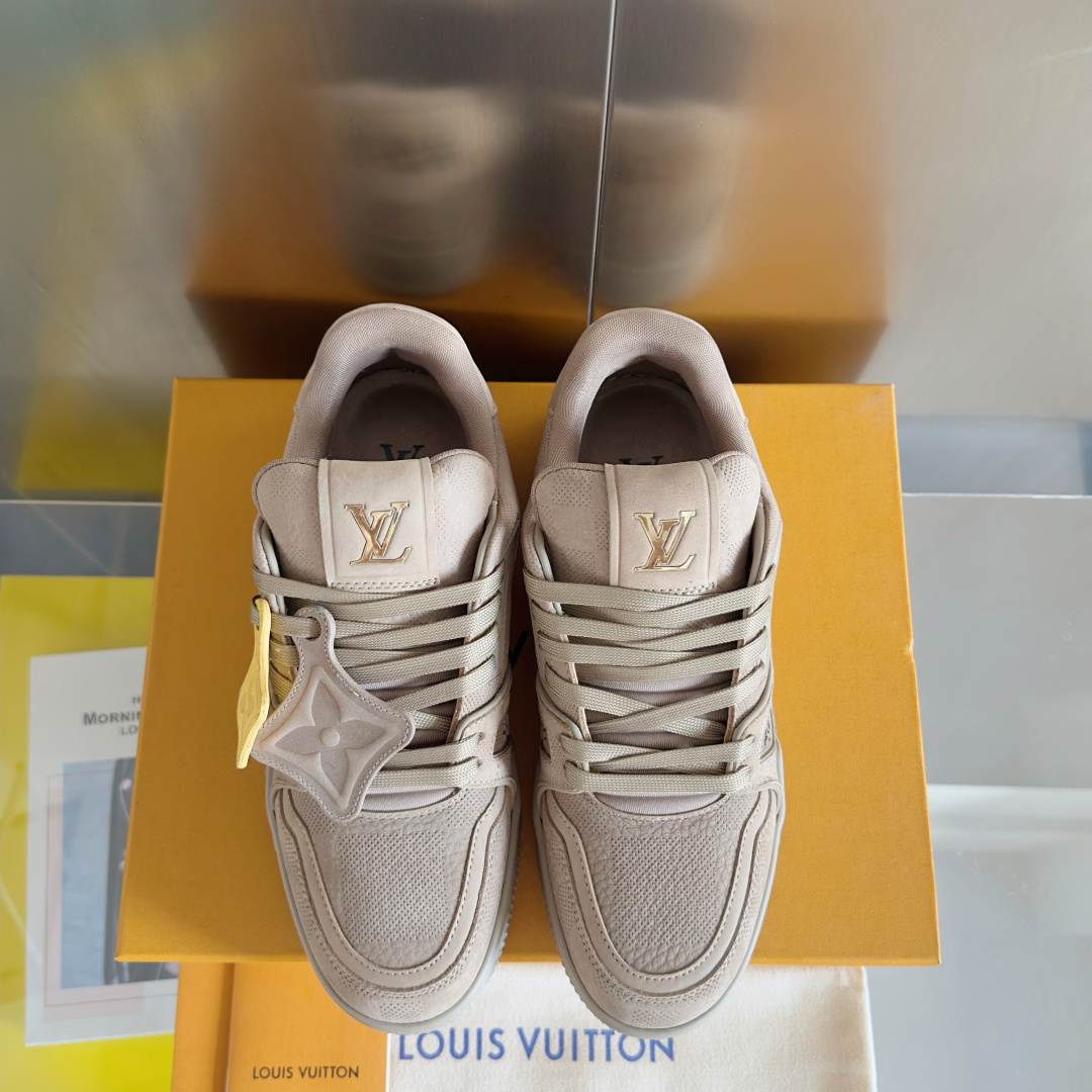 顶级版本:男款
LV TARINE路易威登 驴牌 L家 情侣款 休闲 运动鞋 滑板鞋
原版购入开发 做货