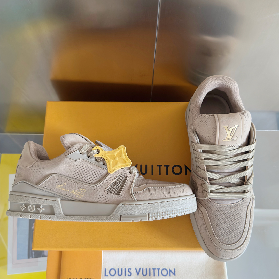 顶级版本:男款
LV TARINE路易威登 驴牌 L家 情侣款 休闲 运动鞋 滑板鞋
原版购入开发 做货