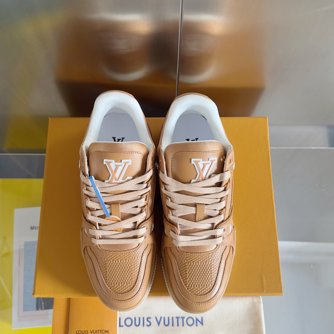 顶级版本:男款
LV TARINE路易威登 驴牌 L家 情侣款 休闲 运动鞋 滑板鞋
原版购入开发 做货