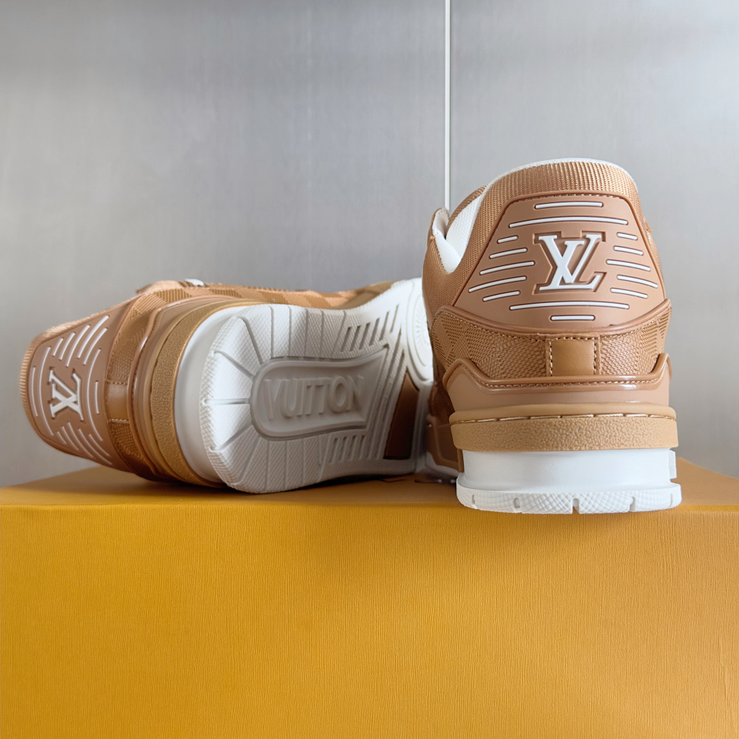 顶级版本:男款
LV TARINE路易威登 驴牌 L家 情侣款 休闲 运动鞋 滑板鞋
原版购入开发 做货