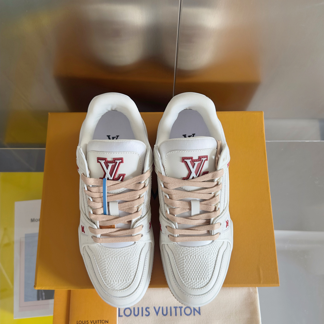 顶级版本:男款
LV TARINE路易威登 驴牌 L家 情侣款 休闲 运动鞋 滑板鞋
原版购入开发 做货