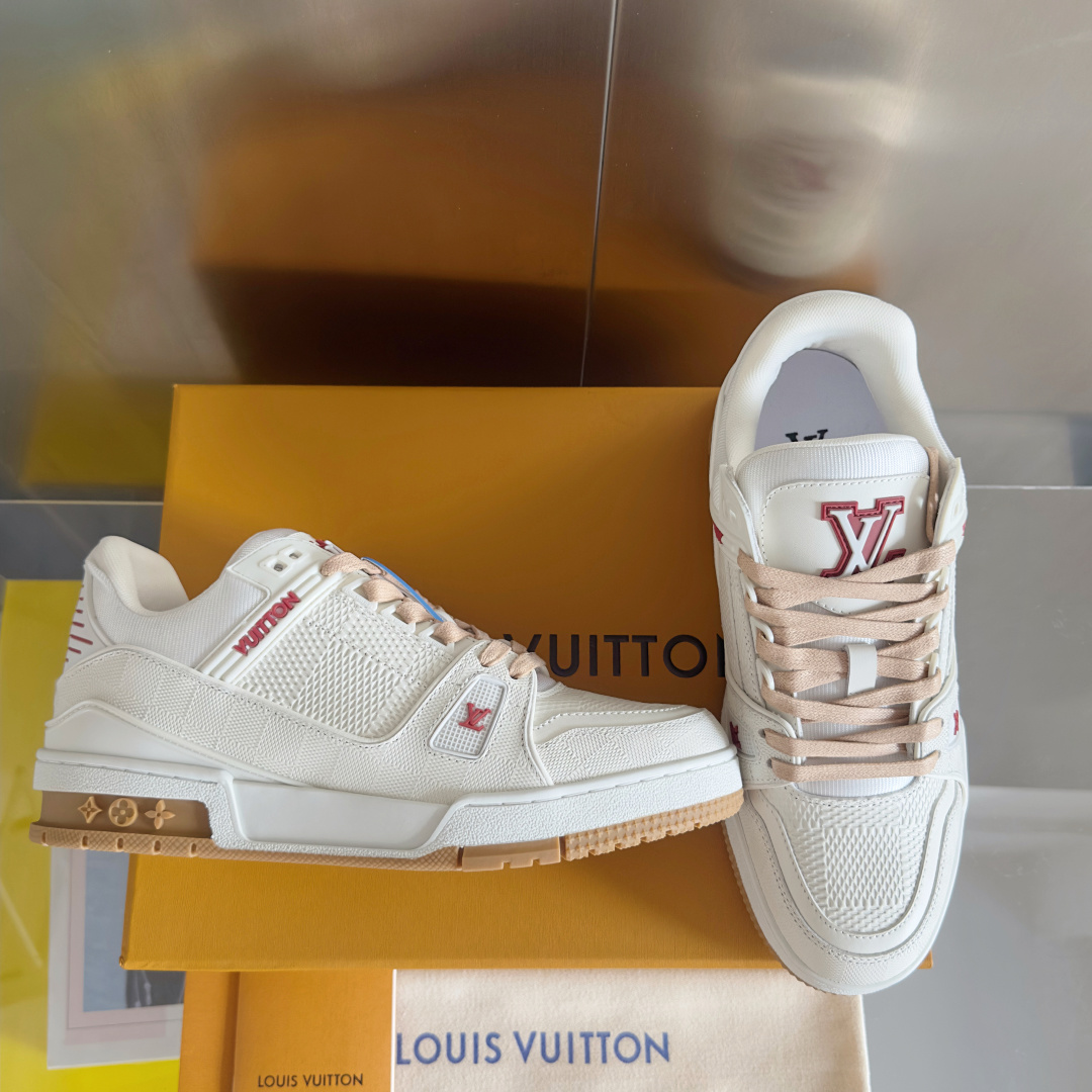 顶级版本:男款
LV TARINE路易威登 驴牌 L家 情侣款 休闲 运动鞋 滑板鞋
原版购入开发 做货