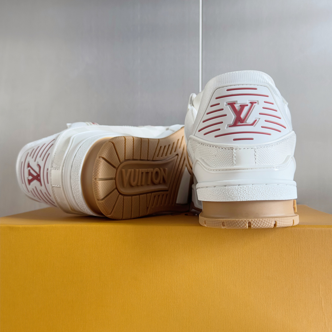 顶级版本:男款
LV TARINE路易威登 驴牌 L家 情侣款 休闲 运动鞋 滑板鞋
原版购入开发 做货