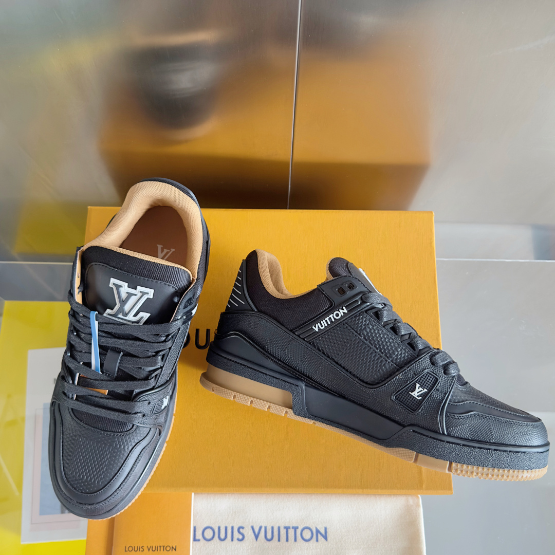顶级版本:男款
LV TARINE路易威登 驴牌 L家 情侣款 休闲 运动鞋 滑板鞋
原版购入开发 做货