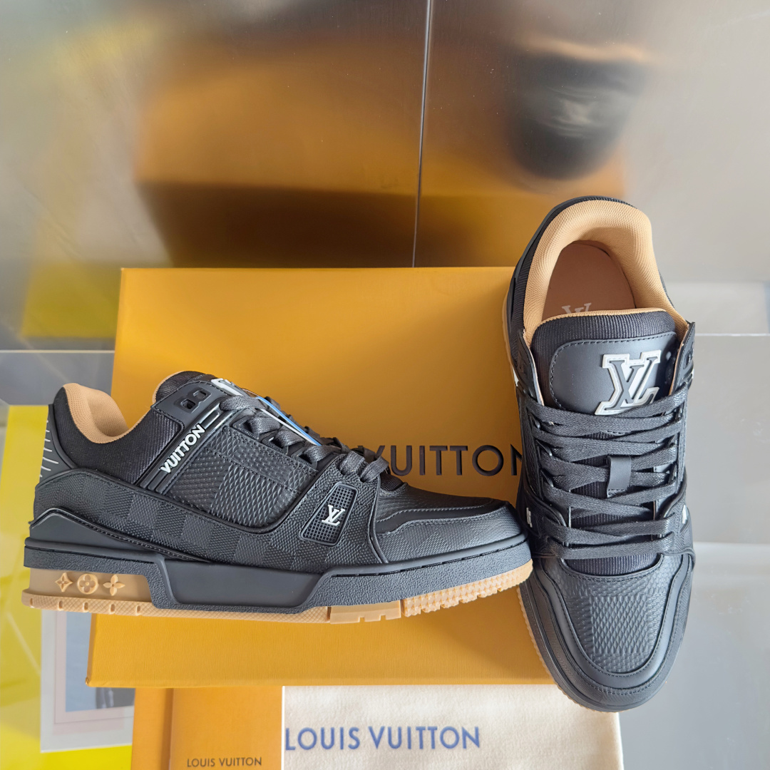 顶级版本:男款
LV TARINE路易威登 驴牌 L家 情侣款 休闲 运动鞋 滑板鞋
原版购入开发 做货