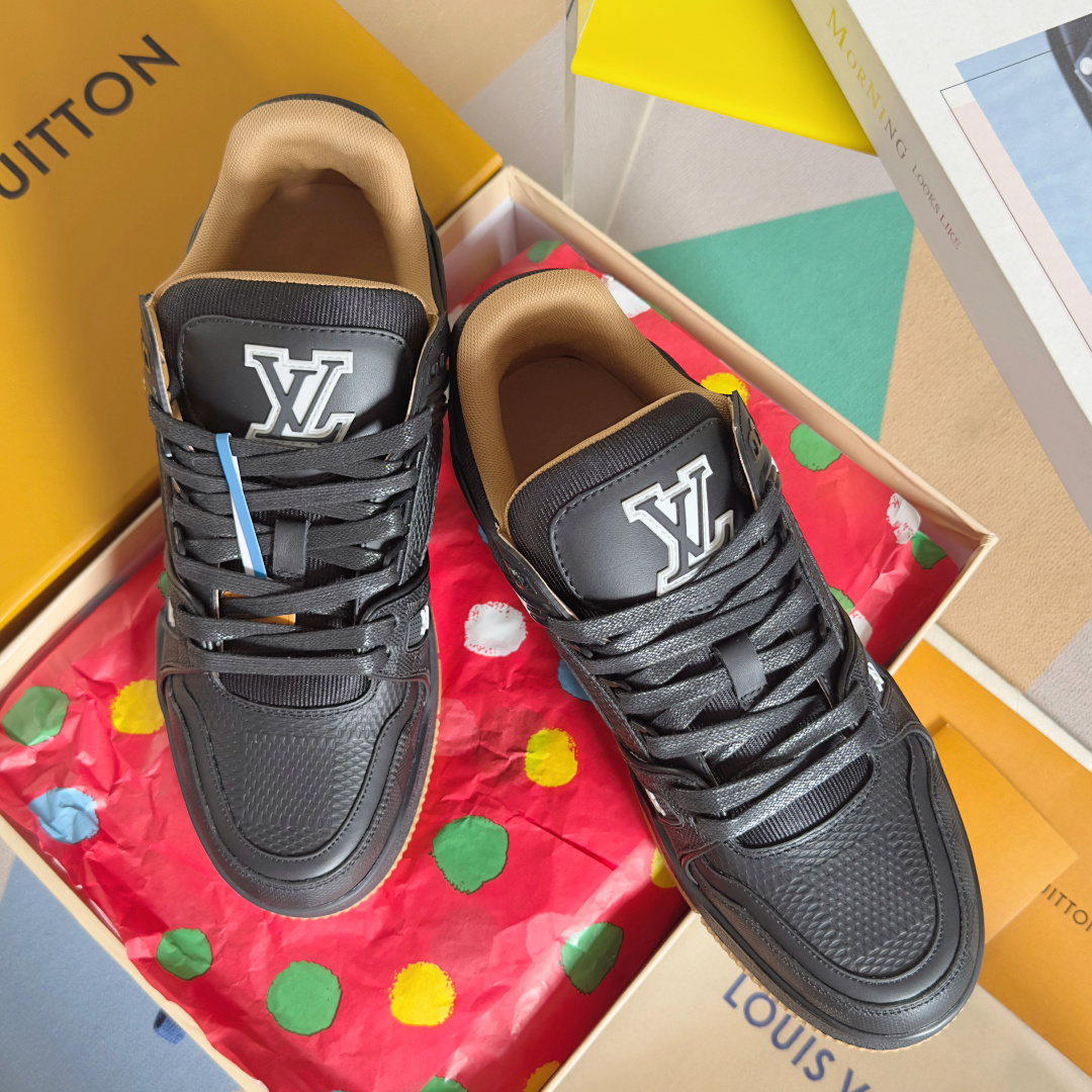 顶级版本:男款
LV TARINE路易威登 驴牌 L家 情侣款 休闲 运动鞋 滑板鞋
原版购入开发 做货