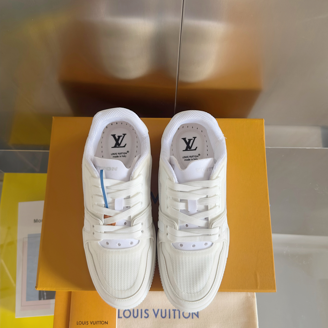 顶级版本：男款
LV TARINE路易威登 驴牌 L家 情侣款 休闲 运动鞋 滑板鞋
原版购入开发 做货