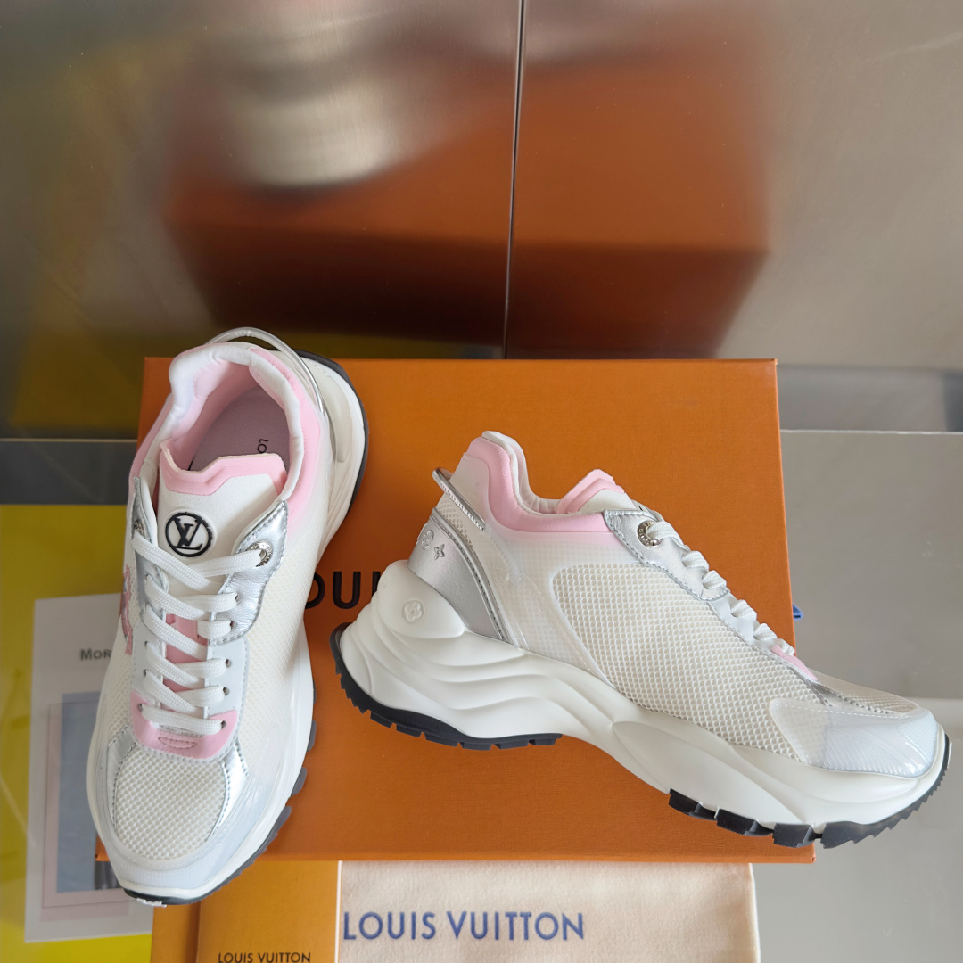 顶级版本:女款
LV路易威登L家驴牌 爆款RUN 55 运动鞋 网面 花卉 四叶草 休闲 Sneaker