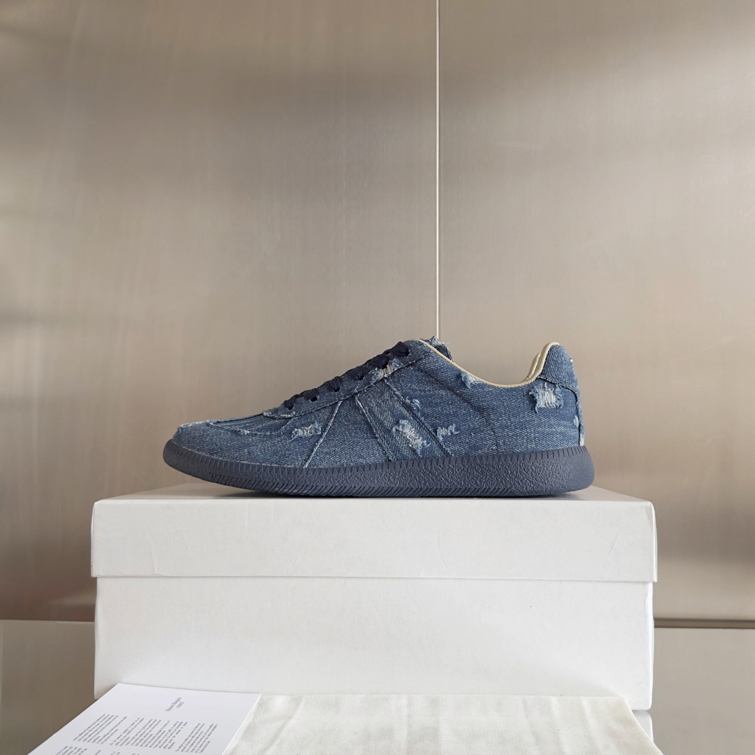 顶级版本:情侣款
MaisonMargiela MM6 马吉拉 情侣款 德训鞋 休闲 运动鞋
原版购入开