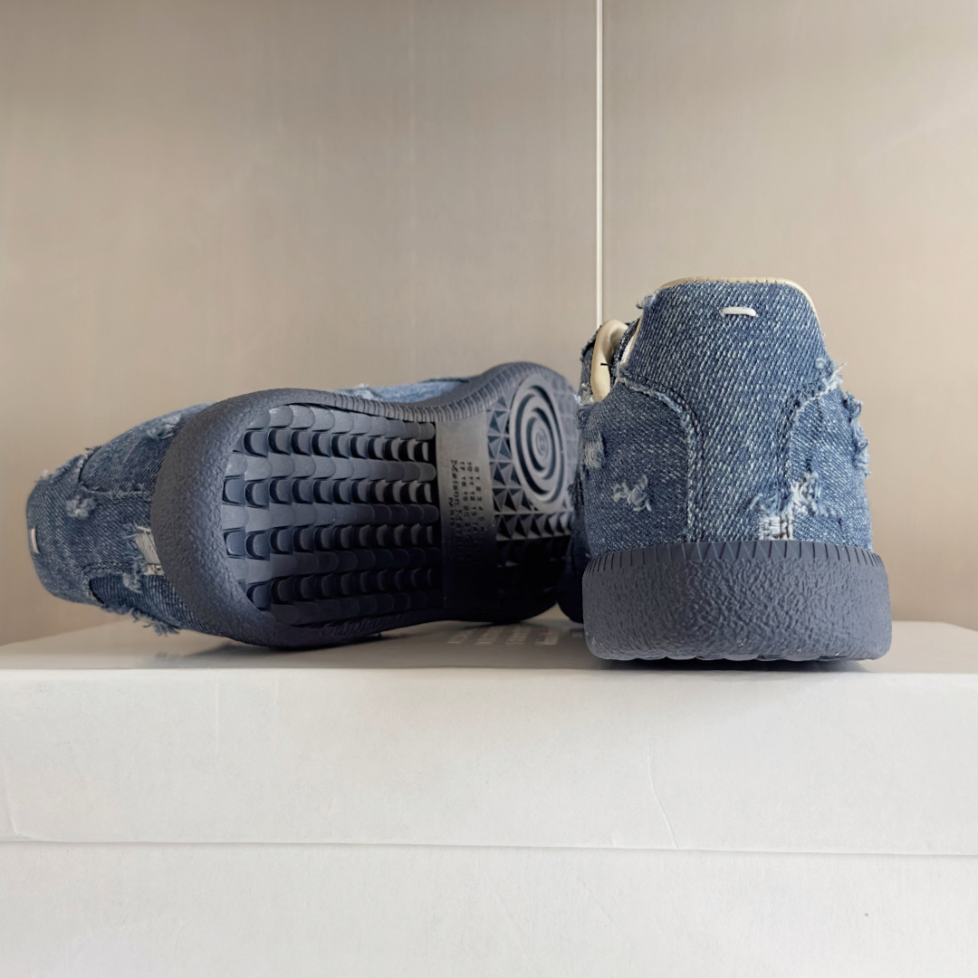 顶级版本:情侣款
MaisonMargiela MM6 马吉拉 情侣款 德训鞋 休闲 运动鞋
原版购入开