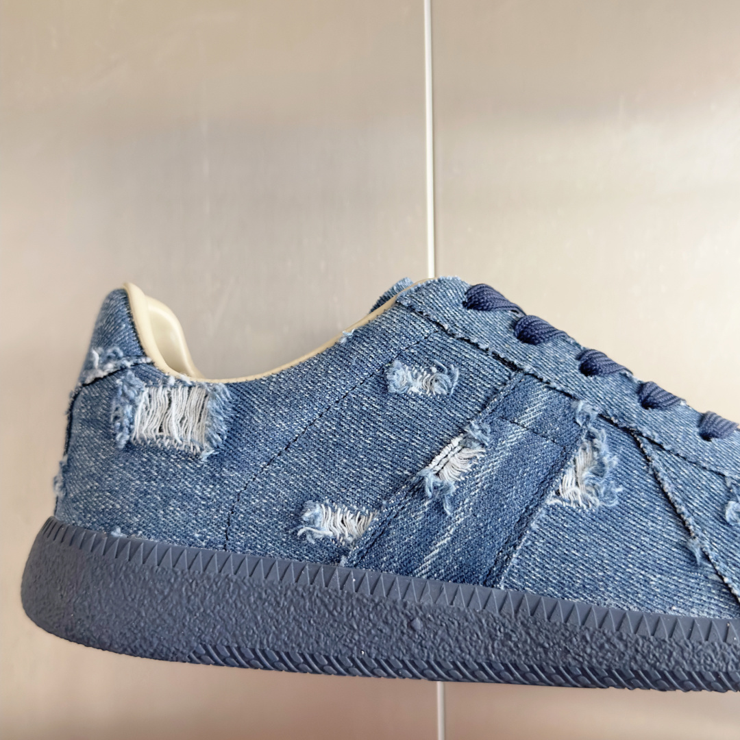 顶级版本:情侣款
MaisonMargiela MM6 马吉拉 情侣款 德训鞋 休闲 运动鞋
原版购入开