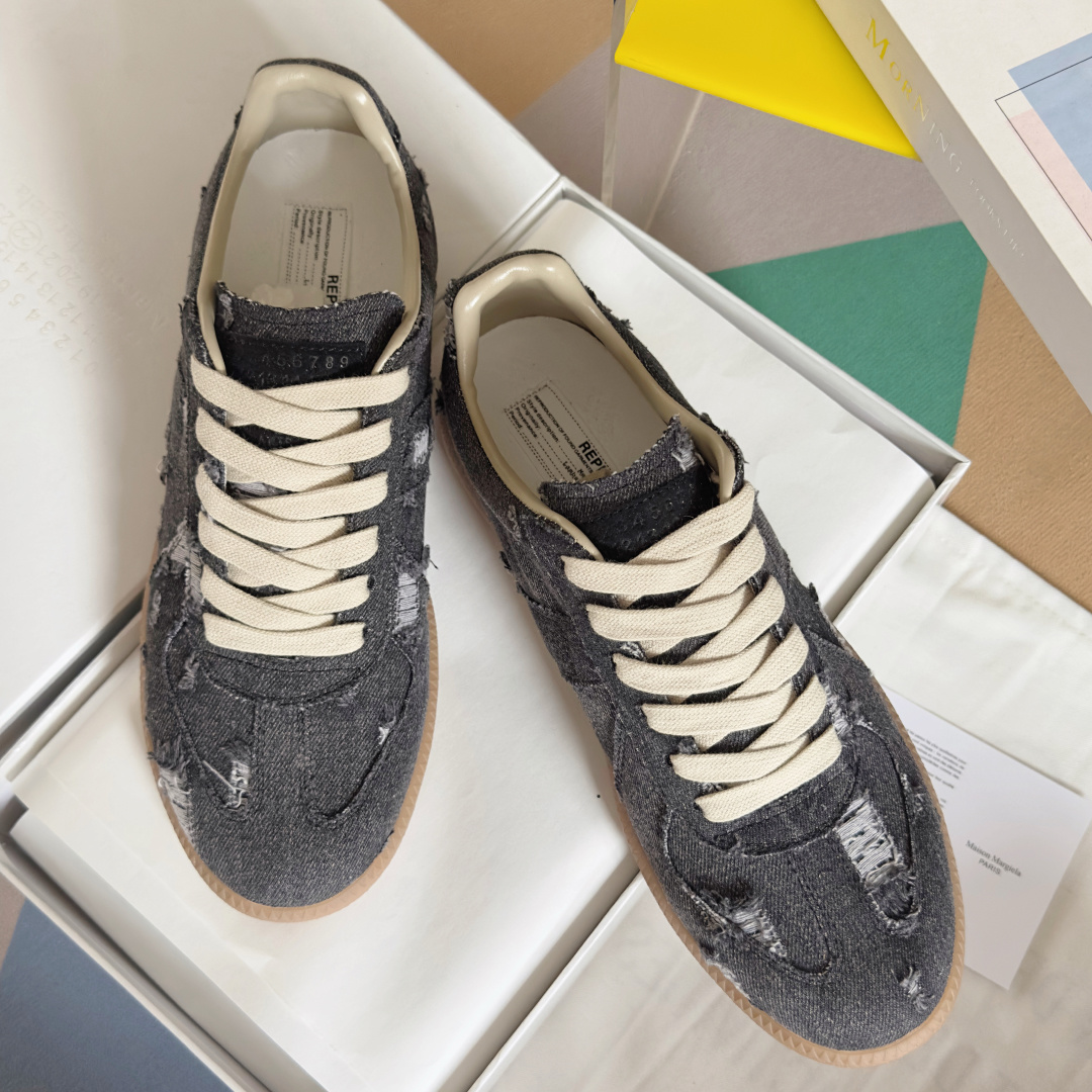 顶级版本:情侣款
MaisonMargiela MM6 马吉拉 情侣款 德训鞋 休闲 运动鞋
原版购入开