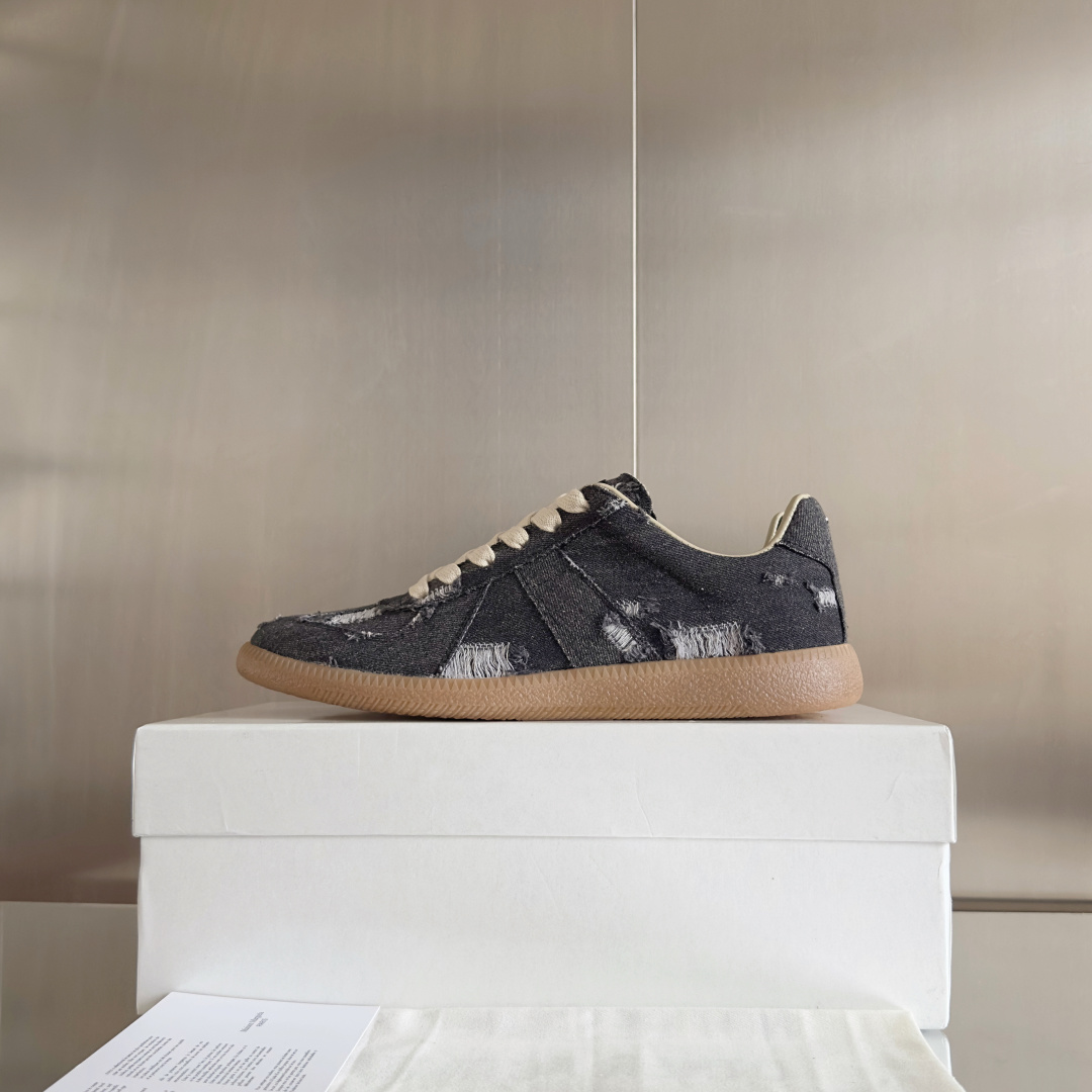 顶级版本:情侣款
MaisonMargiela MM6 马吉拉 情侣款 德训鞋 休闲 运动鞋
原版购入开