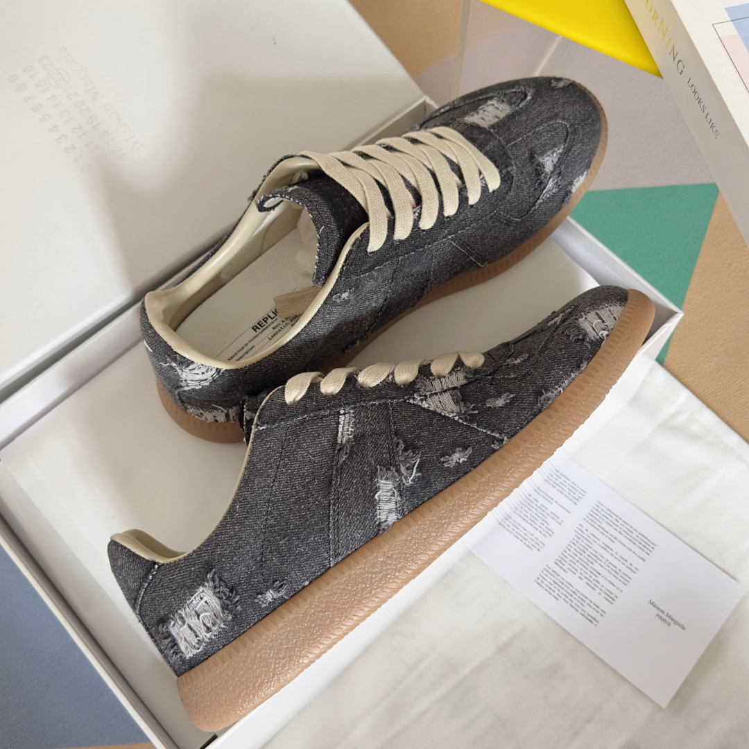 顶级版本:情侣款
MaisonMargiela MM6 马吉拉 情侣款 德训鞋 休闲 运动鞋
原版购入开