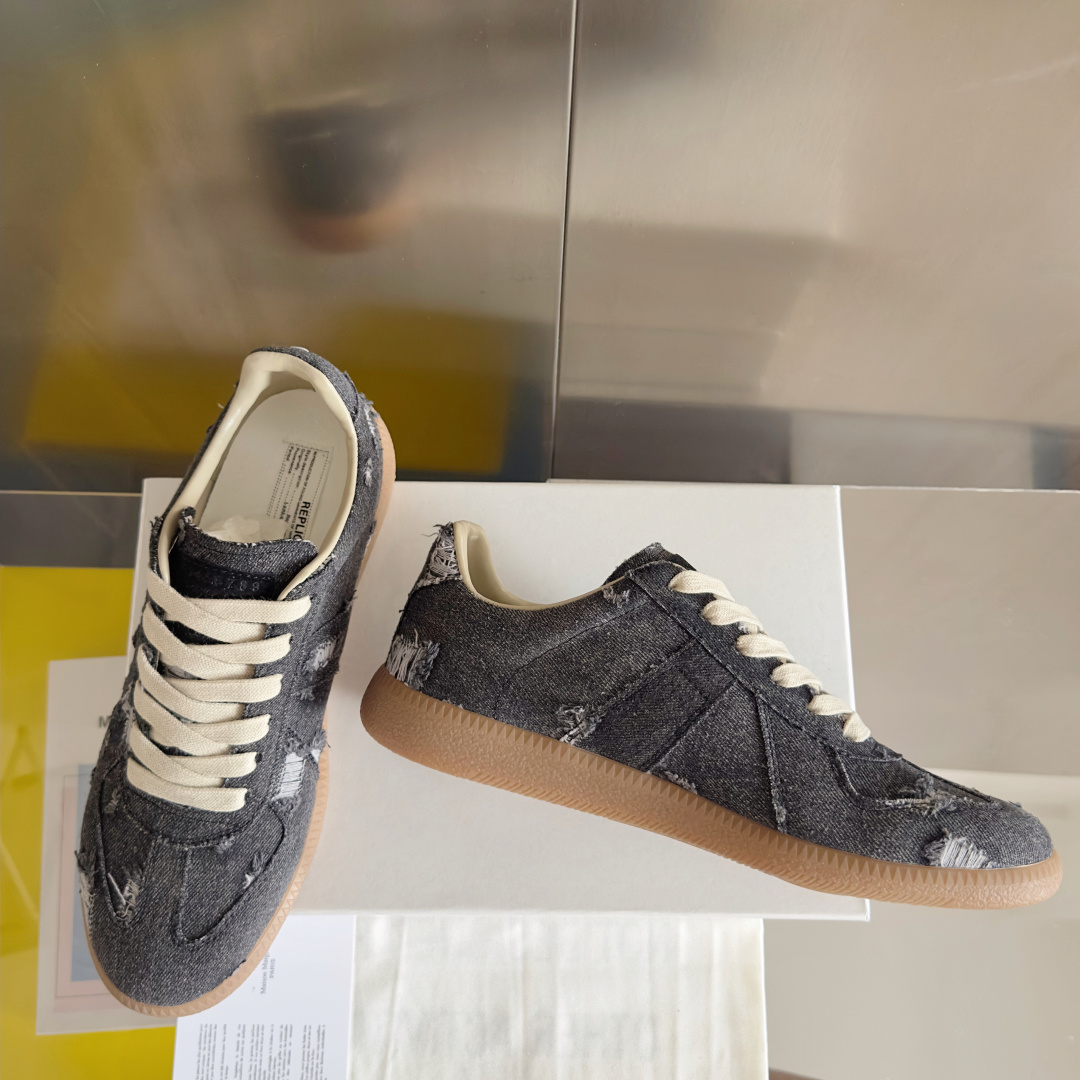 顶级版本:情侣款
MaisonMargiela MM6 马吉拉 情侣款 德训鞋 休闲 运动鞋
原版购入开