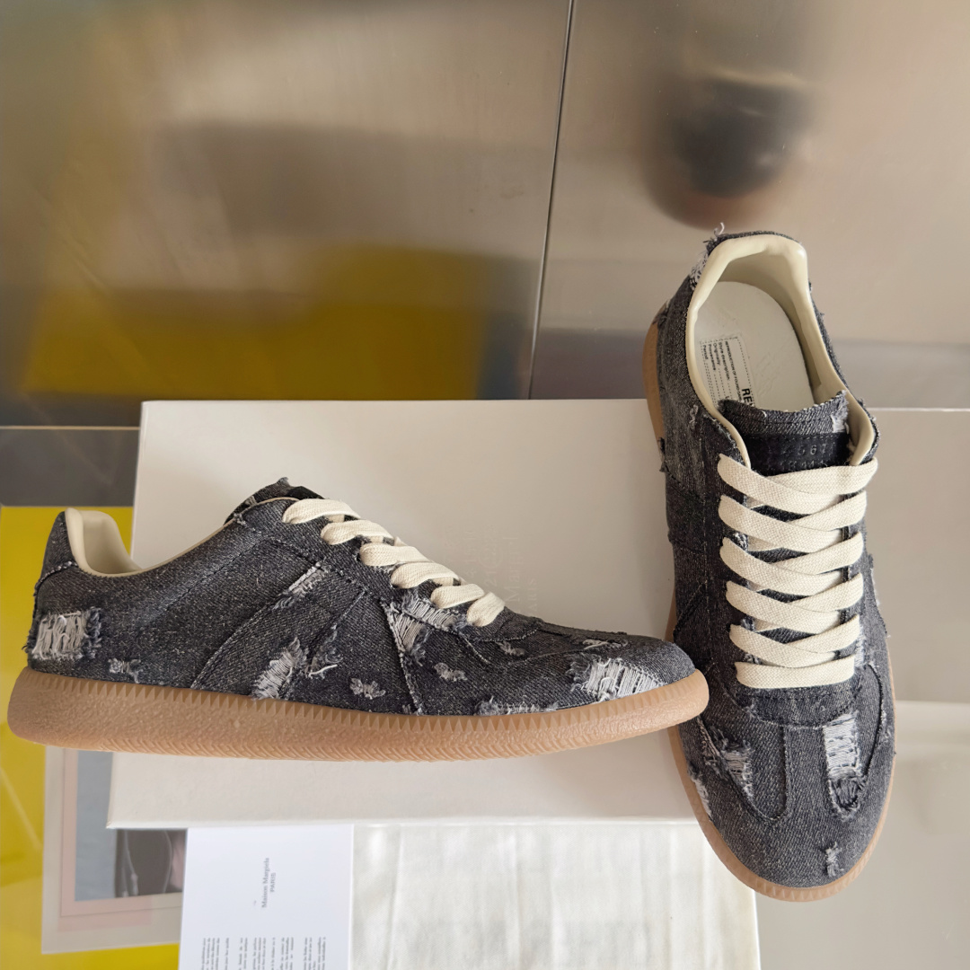 顶级版本:情侣款
MaisonMargiela MM6 马吉拉 情侣款 德训鞋 休闲 运动鞋
原版购入开