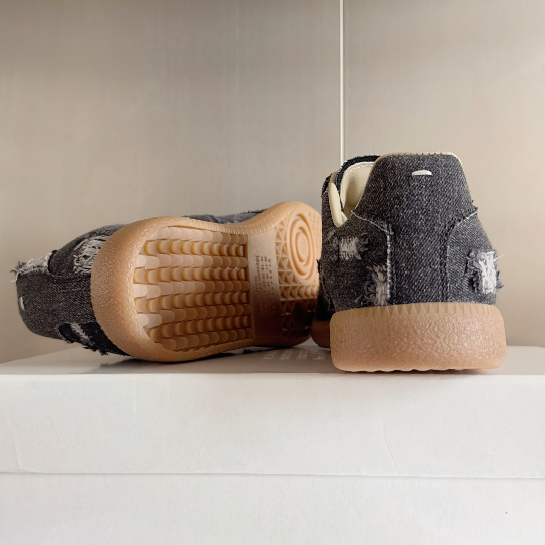 顶级版本:情侣款
MaisonMargiela MM6 马吉拉 情侣款 德训鞋 休闲 运动鞋
原版购入开