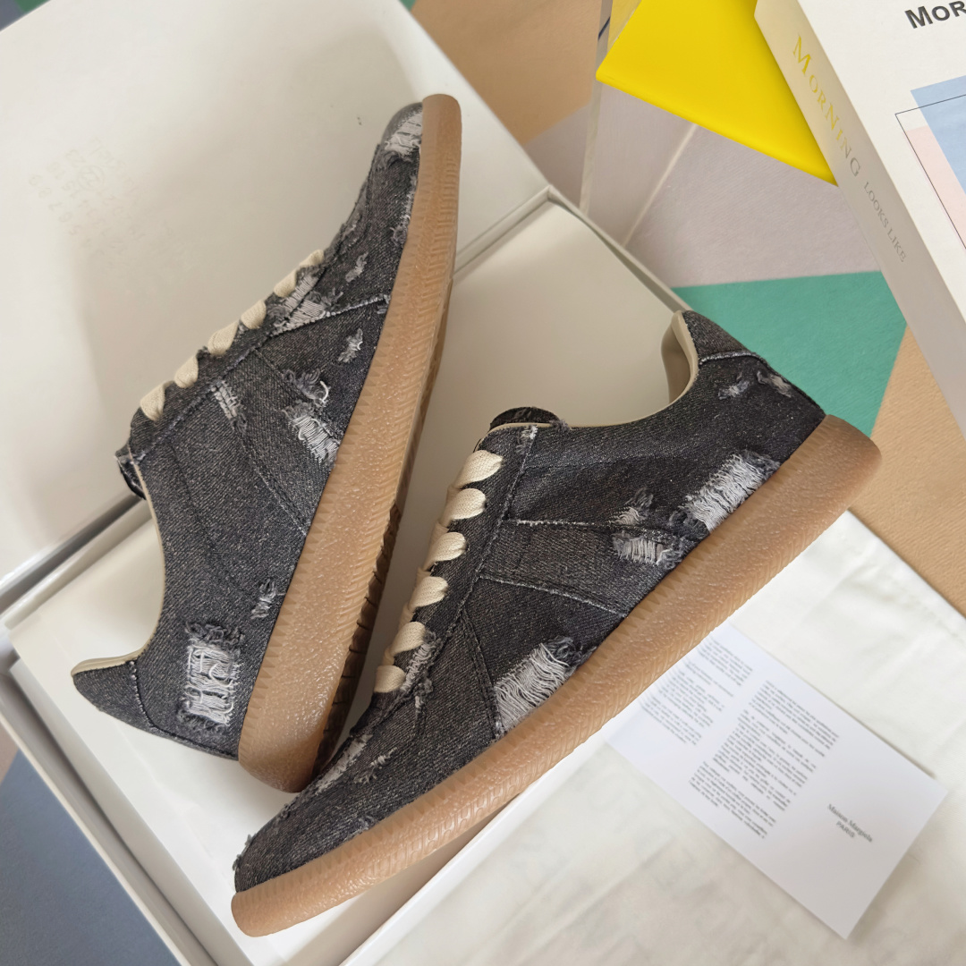顶级版本:情侣款
MaisonMargiela MM6 马吉拉 情侣款 德训鞋 休闲 运动鞋
原版购入开