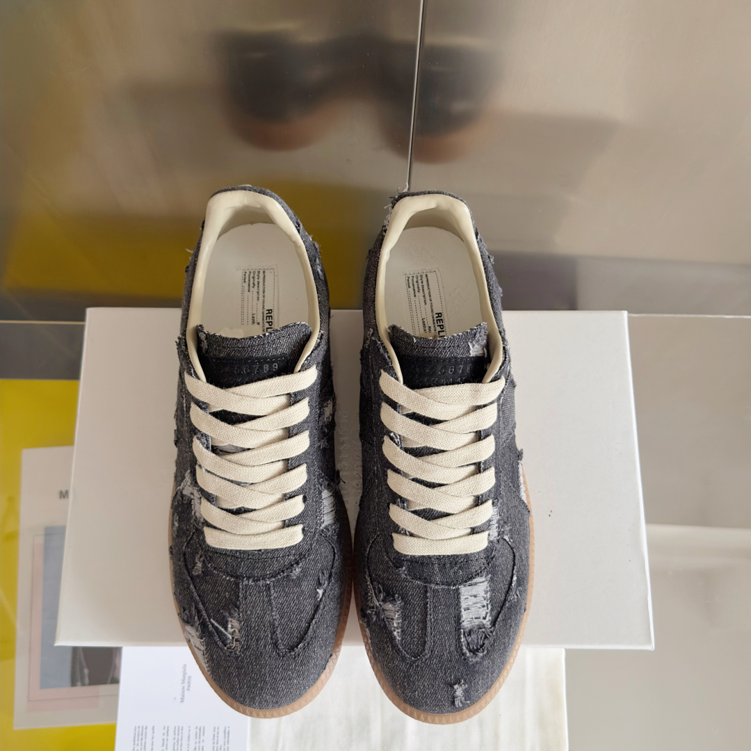顶级版本:情侣款
MaisonMargiela MM6 马吉拉 情侣款 德训鞋 休闲 运动鞋
原版购入开