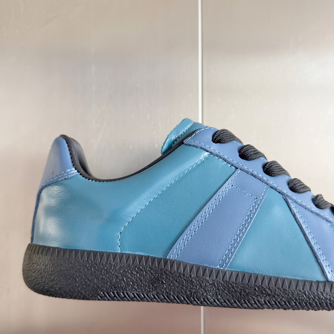 顶级版本:情侣款
MaisonMargiela MM6 马吉拉 情侣款 德训鞋 休闲 运动鞋
原版购入开