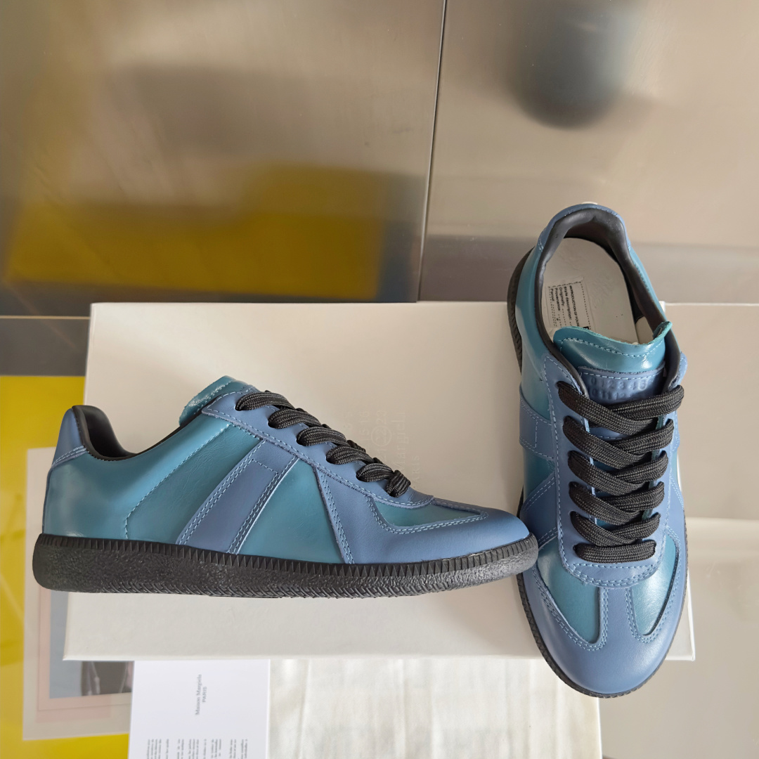 顶级版本:情侣款
MaisonMargiela MM6 马吉拉 情侣款 德训鞋 休闲 运动鞋
原版购入开