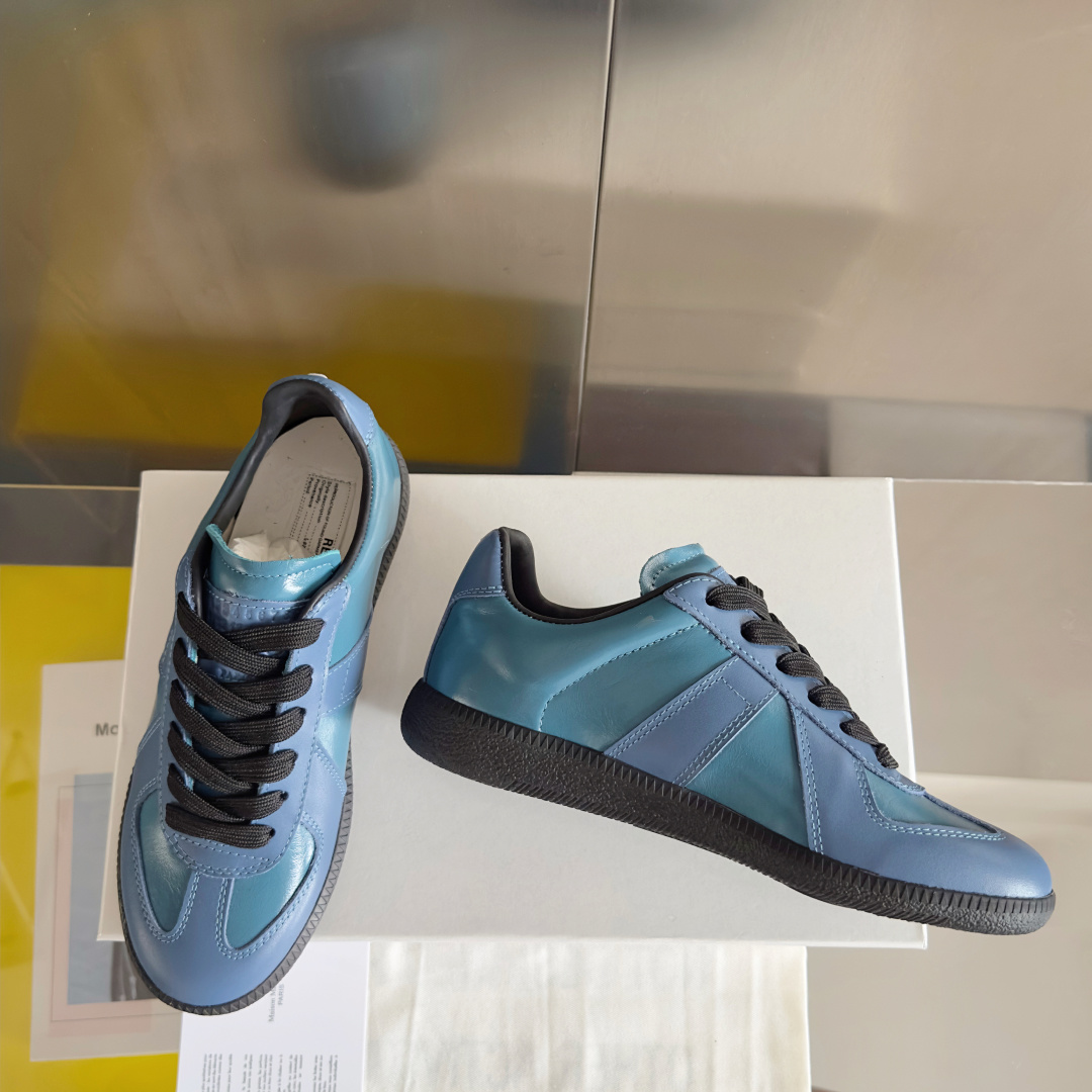 顶级版本:情侣款
MaisonMargiela MM6 马吉拉 情侣款 德训鞋 休闲 运动鞋
原版购入开