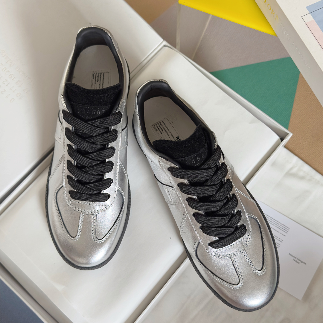 顶级版本:情侣款
MaisonMargiela MM6 马吉拉 情侣款 德训鞋 休闲 运动鞋
原版购入开