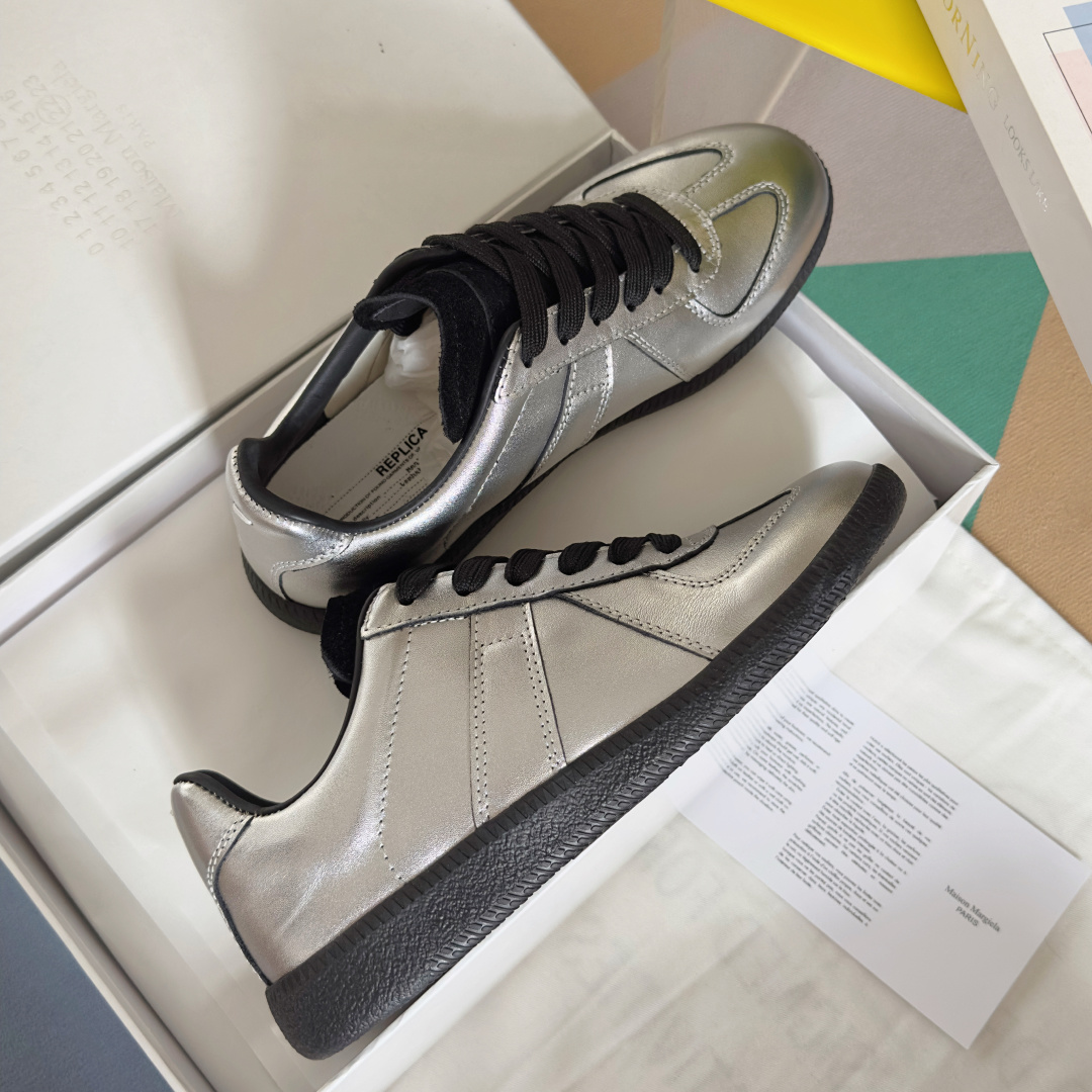 顶级版本:情侣款
MaisonMargiela MM6 马吉拉 情侣款 德训鞋 休闲 运动鞋
原版购入开