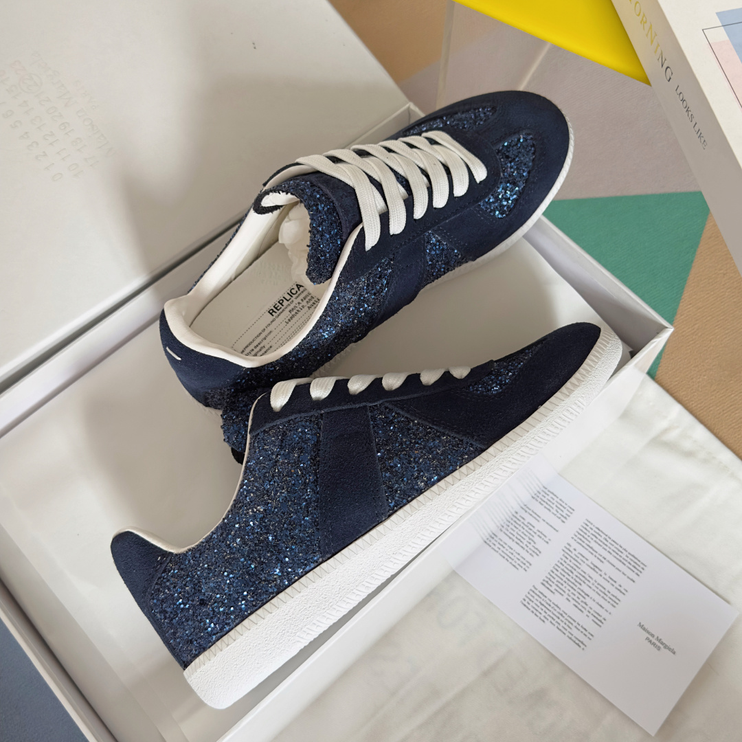 顶级版本:情侣款
MaisonMargiela MM6 马吉拉 情侣款 德训鞋 休闲 运动鞋
原版购入开